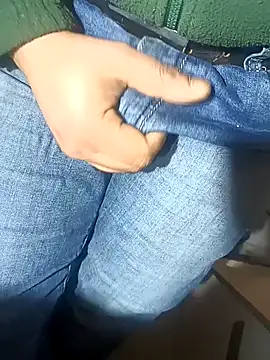 Snapshot of franko1987 chatting on February 13, 2025, 5:26 am franko1987 online show from February 13, 2025, 5:26 am