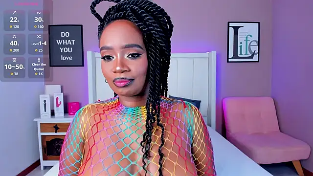 Britanymooree online show from December 3, 2025, 7:56 pm