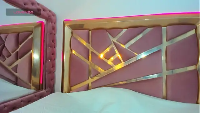 Britanymooree online show from April 8, 2026, 8:09 pm