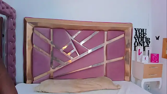 Britanymooree online show from April 10, 2026, 8:57 pm