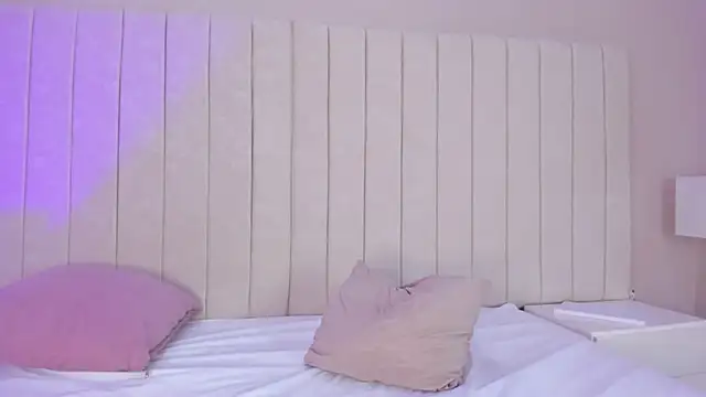 Littleolivia  online show from January 31, 2025, 7:08 pm