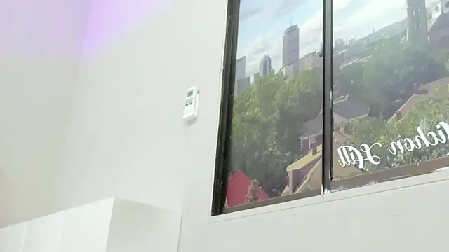 Littleolivia  online show from February 11, 2025, 12:58 pm