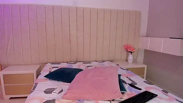 Littleolivia  online show from March 13, 2026, 1:51 pm