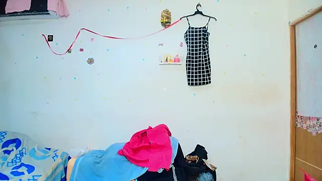 mia foxts online show from July 18, 2026, 7:34 am