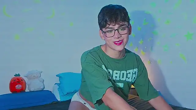 Snapshot of arnold_laurent_ chatting on December 2, 2024, 11:51 pm arnold laurent online show from December 2, 2024, 11:51 pm