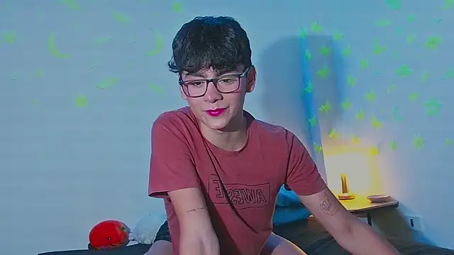 Snapshot of arnold_laurent_ chatting on December 6, 2024, 11:14 pm arnold laurent online show from December 6, 2024, 11:14 pm