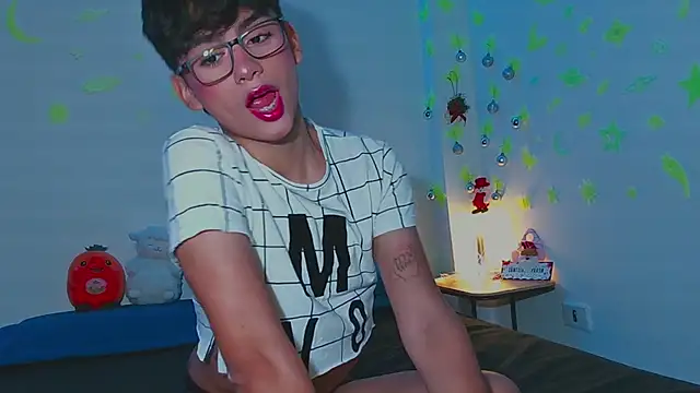 Snapshot of arnold_laurent_ chatting on December 8, 2024, 10:57 pm arnold laurent online show from December 8, 2024, 10:57 pm