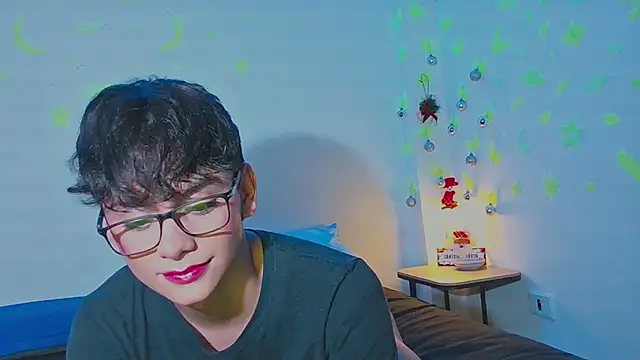 Snapshot of arnold_laurent_ chatting on December 9, 2024, 9:26 pm arnold laurent online show from December 9, 2024, 9:26 pm