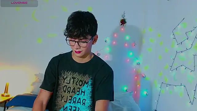 Snapshot of arnold_laurent_ chatting on December 20, 2024, 11:16 pm arnold laurent online show from December 20, 2024, 11:16 pm