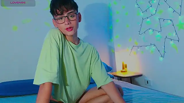 Snapshot of arnold_laurent_ chatting on January 4, 2025, 9:41 pm arnold laurent online show from January 4, 2025, 9:41 pm