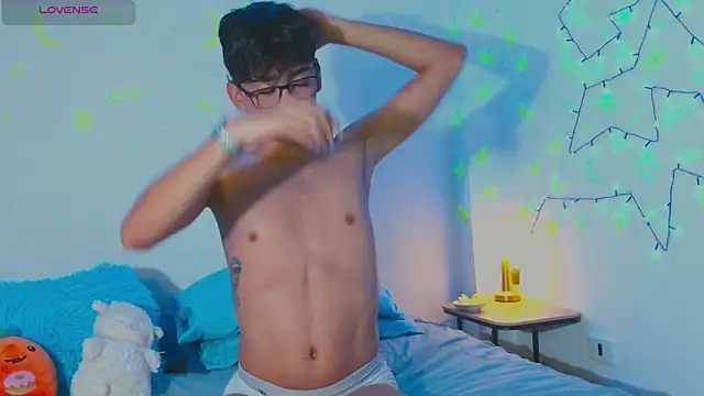 Snapshot of arnold_laurent_ chatting on January 9, 2025, 12:03 am arnold laurent online show from January 9, 2025, 12:03 am