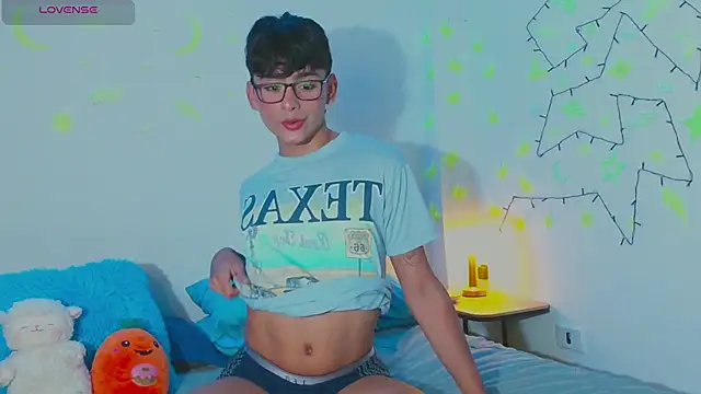 Snapshot of arnold_laurent_ chatting on January 9, 2025, 10:52 pm arnold laurent online show from January 9, 2025, 10:52 pm