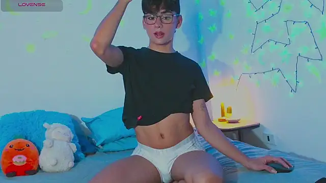 Snapshot of arnold_laurent_ chatting on January 16, 2025, 11:37 pm arnold laurent online show from January 16, 2025, 11:37 pm