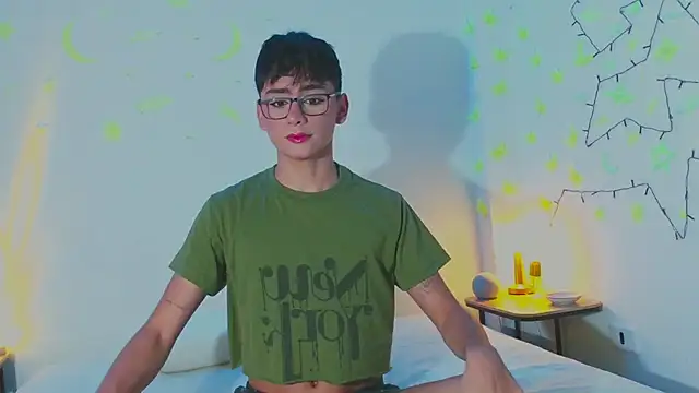 Snapshot of arnold_laurent_ chatting on February 7, 2025, 12:09 am arnold laurent online show from February 7, 2025, 12:09 am