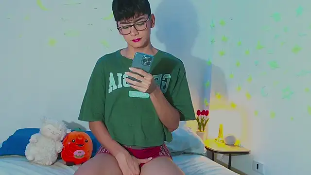 Snapshot of arnold_laurent_ chatting on February 23, 2025, 8:22 pm arnold laurent online show from February 23, 2025, 8:22 pm