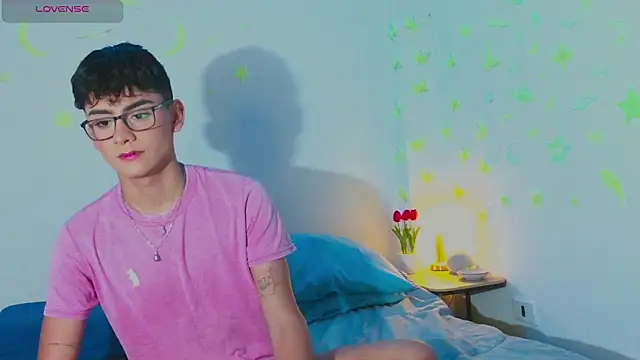 Snapshot of arnold_laurent_ chatting on March 16, 2025, 8:54 pm arnold laurent online show from March 16, 2025, 8:54 pm