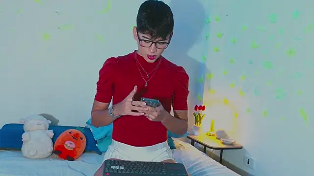 Snapshot of arnold_laurent_ chatting on March 18, 2025, 7:42 pm arnold laurent online show from March 18, 2025, 7:42 pm