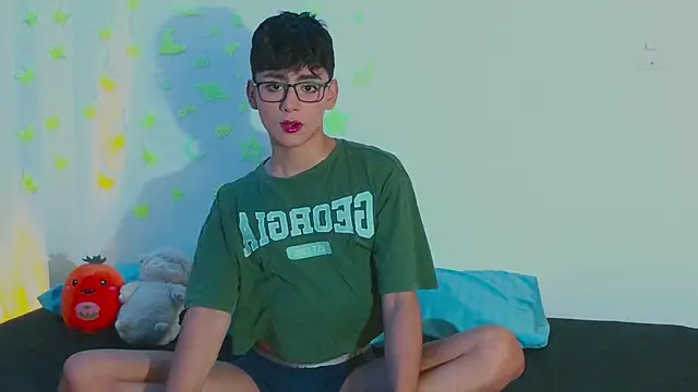 Snapshot of arnold_laurent_ chatting on March 21, 2025, 7:13 pm arnold laurent online show from March 21, 2025, 7:13 pm