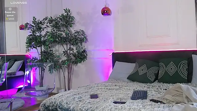 CreamyInkky  online show from October 30, 2025, 8:27 am