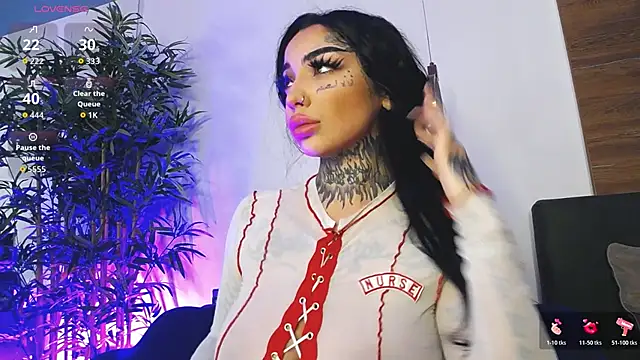 CreamyInkky  online show from April 16, 2026, 5:19 am