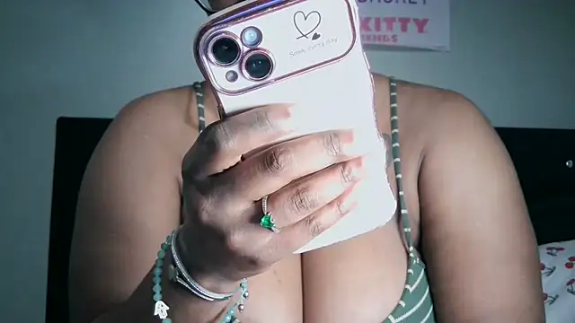 Snapshot of Nyxie_Chaos chatting on September 19, 2025, 1:34 pm Nyxie Chaos online show from September 19, 2025, 1:34 pm