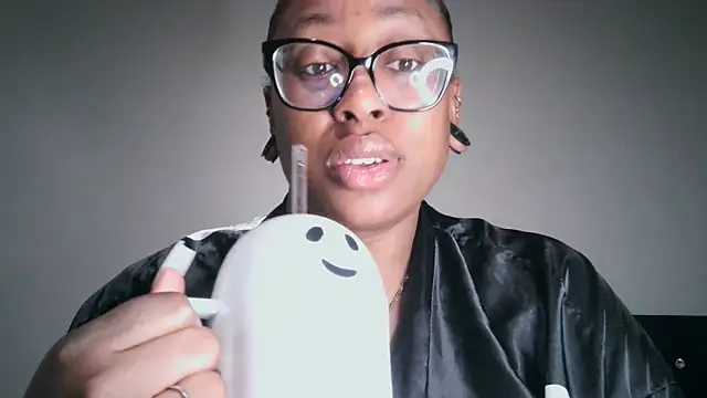 Snapshot of Nyxie_Chaos chatting on September 29, 2025, 11:59 am Nyxie Chaos online show from September 29, 2025, 11:59 am