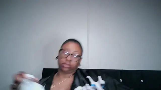 Snapshot of Nyxie_Chaos chatting on October 2, 2025, 2:24 pm Nyxie Chaos online show from October 2, 2025, 2:24 pm