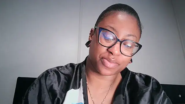 Snapshot of Nyxie_Chaos chatting on October 7, 2025, 1:08 pm Nyxie Chaos online show from October 7, 2025, 1:08 pm