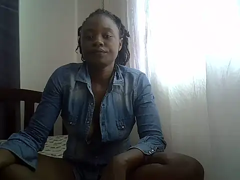 Snapshot of Amanda255 chatting on April 26, 2026, 8:12 am Amanda255 online show from April 26, 2026, 8:12 am