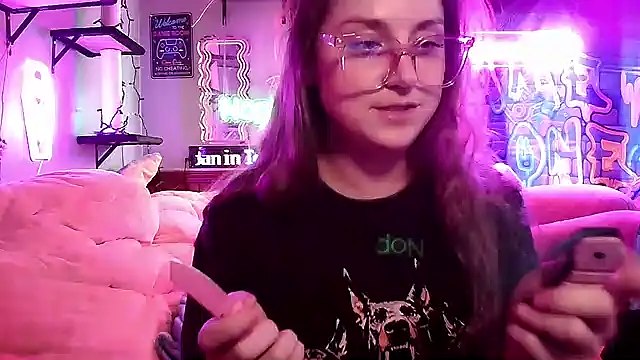 mirannacult online show from March 4, 2025, 2:21 pm