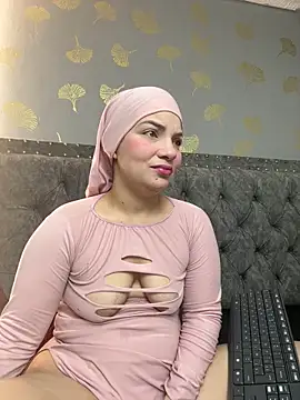 Layla kaderr online show from April 14, 2026, 11:22 pm