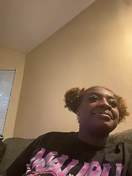 Snapshot of LillShayy chatting on April 24, 2026, 12:35 am LillShayy online show from April 24, 2026, 12:35 am