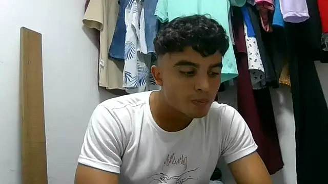 Snapshot of Mentriplex chatting on December 4, 2024, 1:03 am Mentriplex online show from December 4, 2024, 1:03 am