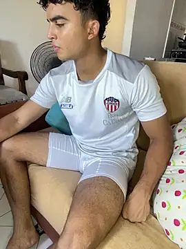 Snapshot of Mentriplex chatting on December 21, 2024, 8:10 pm Mentriplex online show from December 21, 2024, 8:10 pm