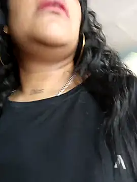 Michelle Brito1 online show from March 4, 2025, 6:50 pm