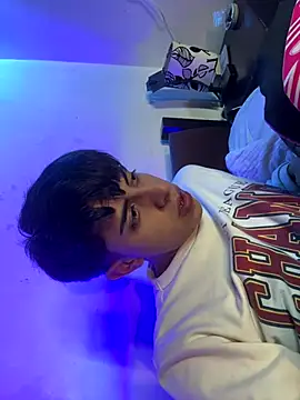 Snapshot of pipeynick chatting on December 5, 2024, 10:45 pm pipeynick online show from December 5, 2024, 10:45 pm