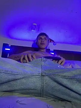 Snapshot of pipeynick chatting on December 11, 2024, 11:43 pm pipeynick online show from December 11, 2024, 11:43 pm