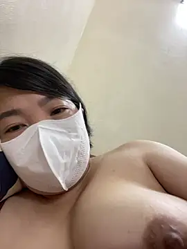 Hachi Sweetbabie  online show from May 8, 2026, 2:33 pm