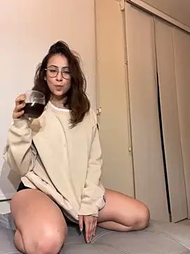 juanasnz99 online show from January 3, 2025, 4:44 am