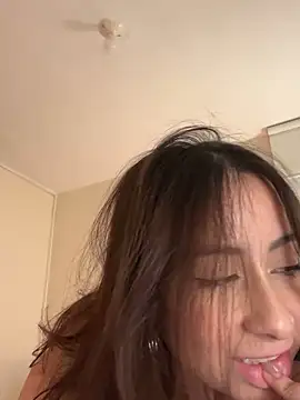 juanasnz99 online show from October 9, 2025, 1:47 am