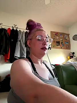 Snapshot of Lalalynn chatting on December 4, 2025, 3:32 pm Lalalynn online show from December 4, 2025, 3:32 pm