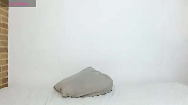 helenacyruss online show from December 30, 2024, 8:04 pm