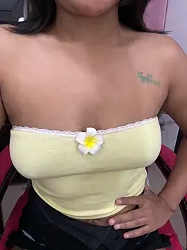 Snapshot of LeisyXO chatting on February 9, 2026, 11:09 pm LeisyXO online show from February 9, 2026, 11:09 pm