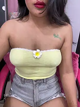 Snapshot of LeisyXO chatting on March 27, 2026, 8:19 pm LeisyXO online show from March 27, 2026, 8:19 pm