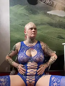 poussichienne online show from February 4, 2025, 12:22 pm