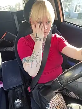 poussichienne online show from March 4, 2025, 2:53 pm