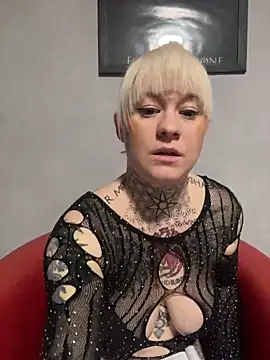 poussichienne online show from March 8, 2025, 8:44 am