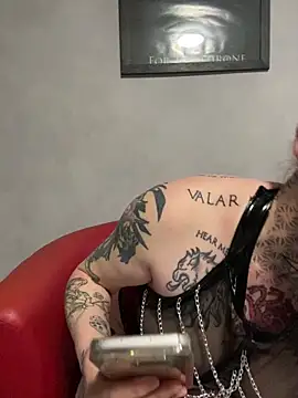 poussichienne online show from March 8, 2025, 12:52 pm