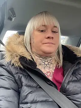 poussichienne online show from February 8, 2026, 10:18 am