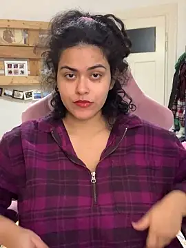 Snapshot of Curvydesifromgermany chatting on November 6, 2025, 1:23 pm Curvydesifromgermany online show from November 6, 2025, 1:23 pm